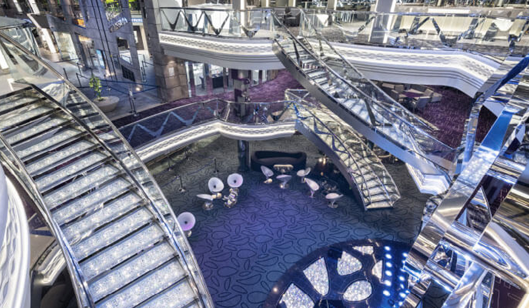 施華洛世奇水晶旋梯