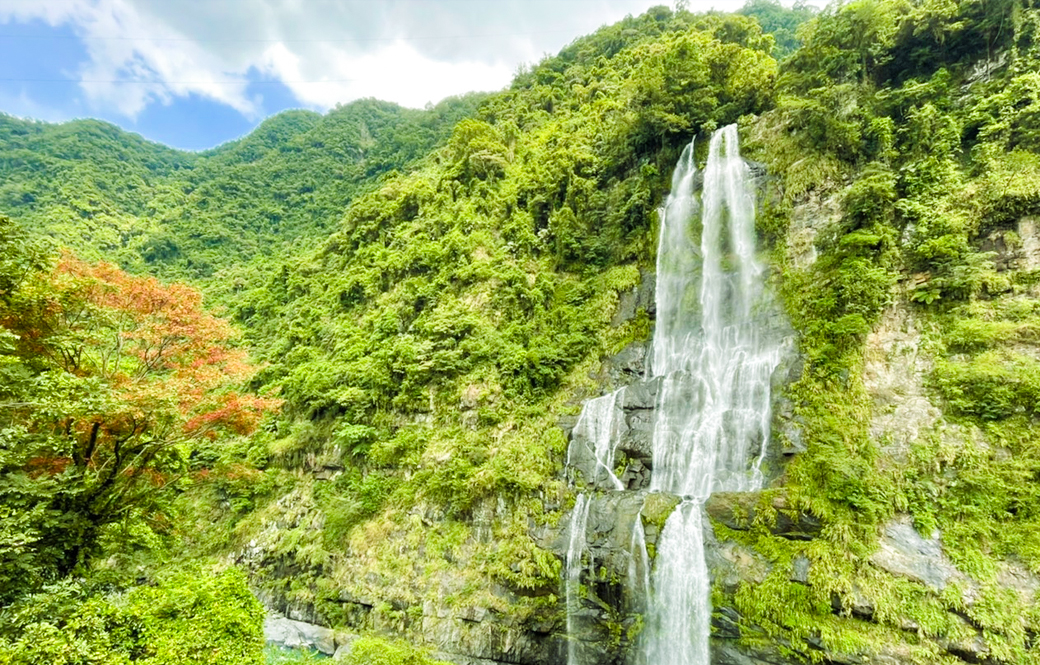 八里喜來登.黃金溫泉.烏來瀑布.當代傳奇.藝文饗宴.悠閒渡假二日